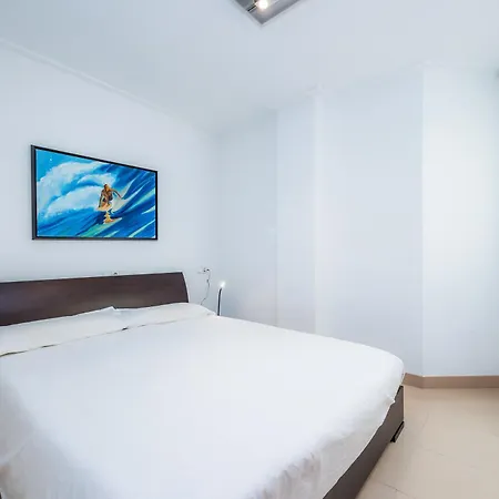 Minimal Ref 9000 Apartment